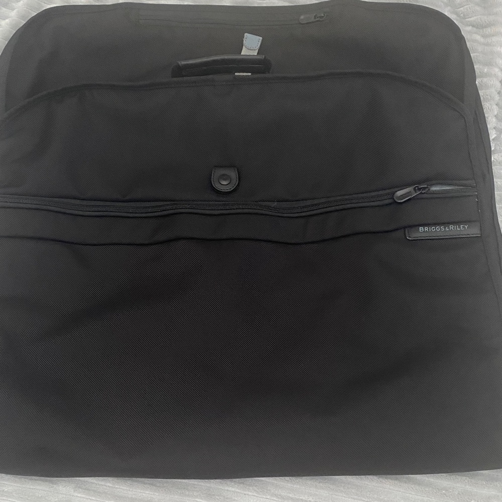 Briggs & Riley Sleek Black suitbag suitcase
